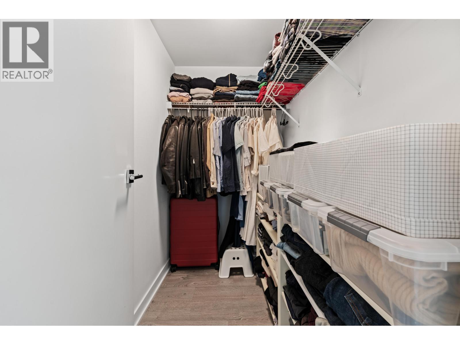 807 1401 HUNTER STREET, North Vancouver