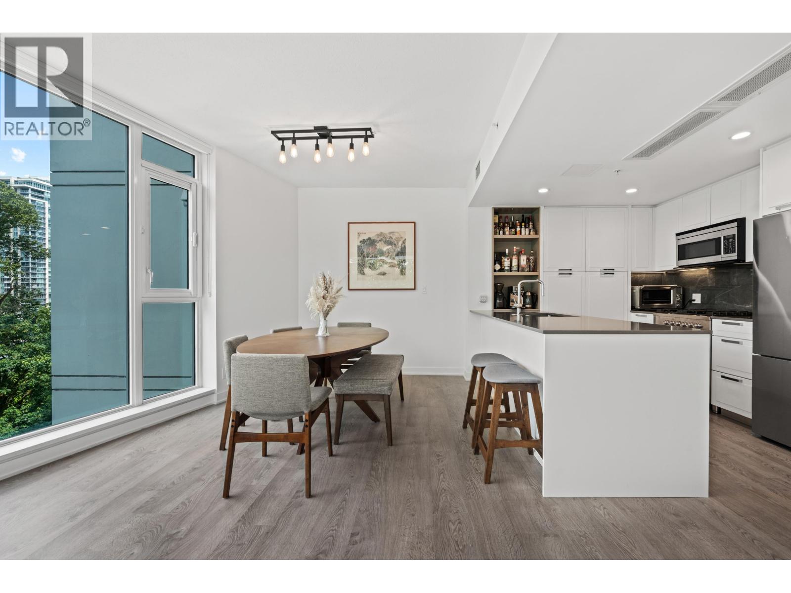 807 1401 HUNTER STREET, North Vancouver