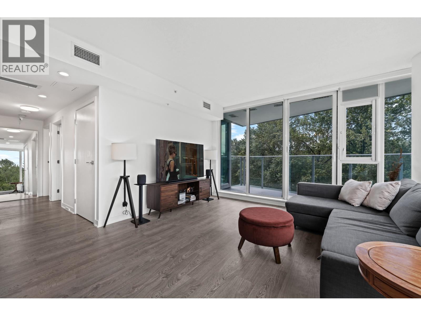 807 1401 HUNTER STREET, North Vancouver