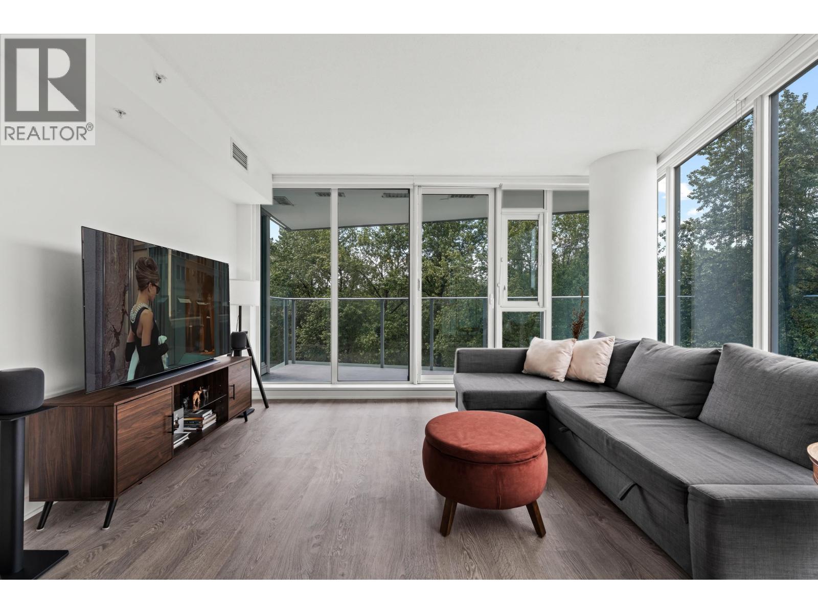 807 1401 HUNTER STREET, North Vancouver