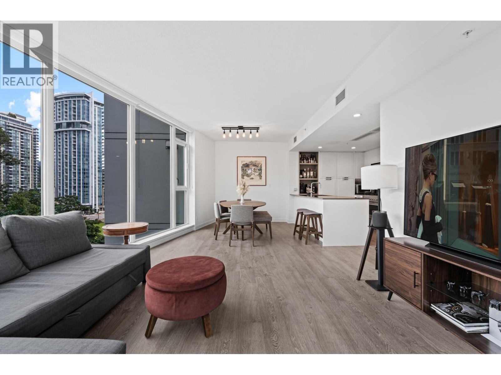 807 1401 HUNTER STREET, North Vancouver