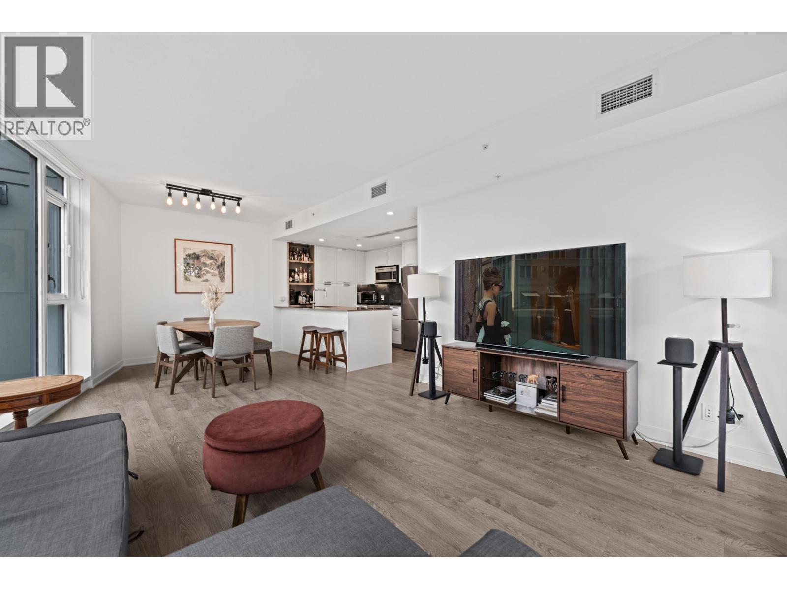 807 1401 HUNTER STREET, North Vancouver