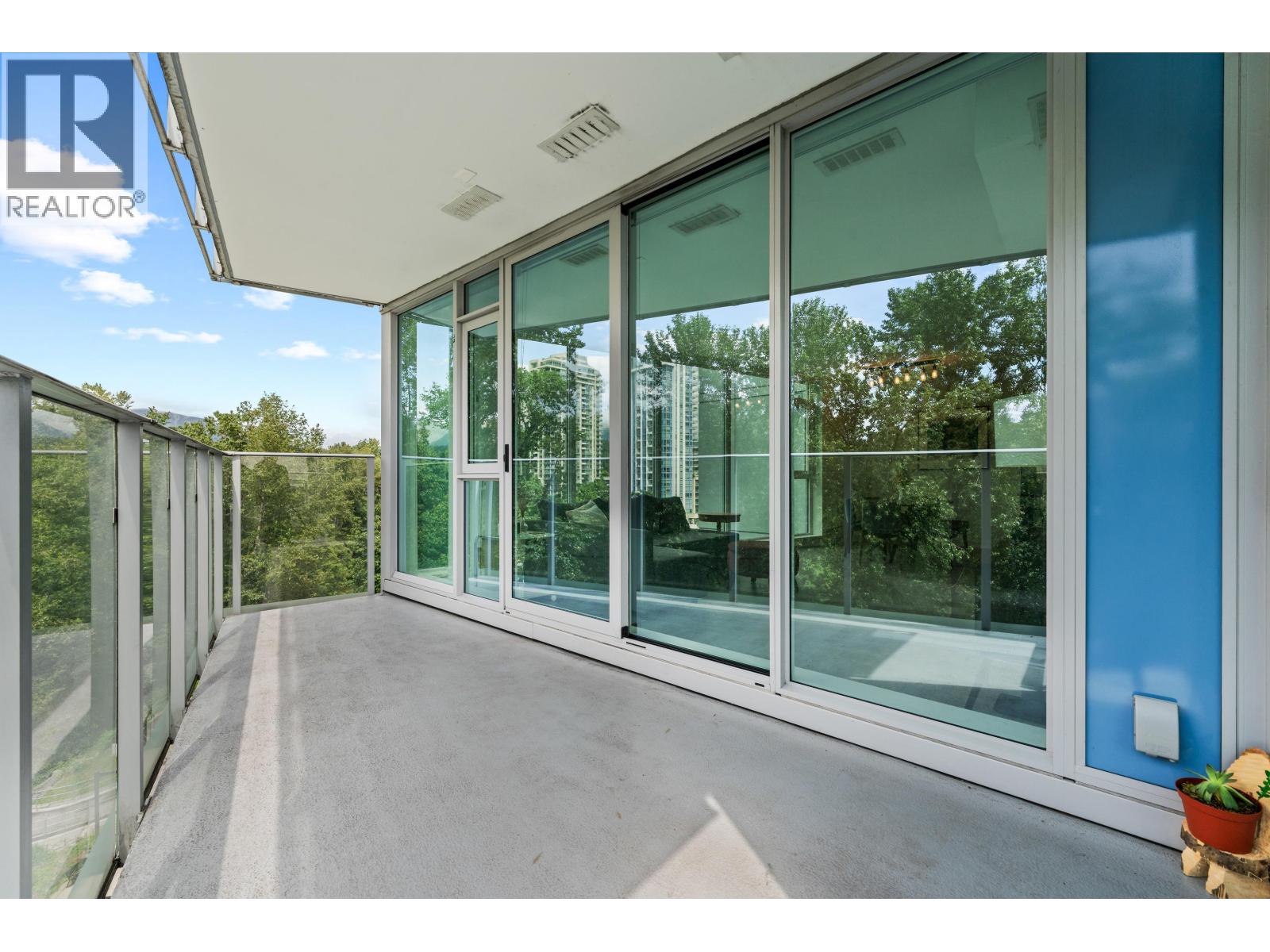 807 1401 HUNTER STREET, North Vancouver