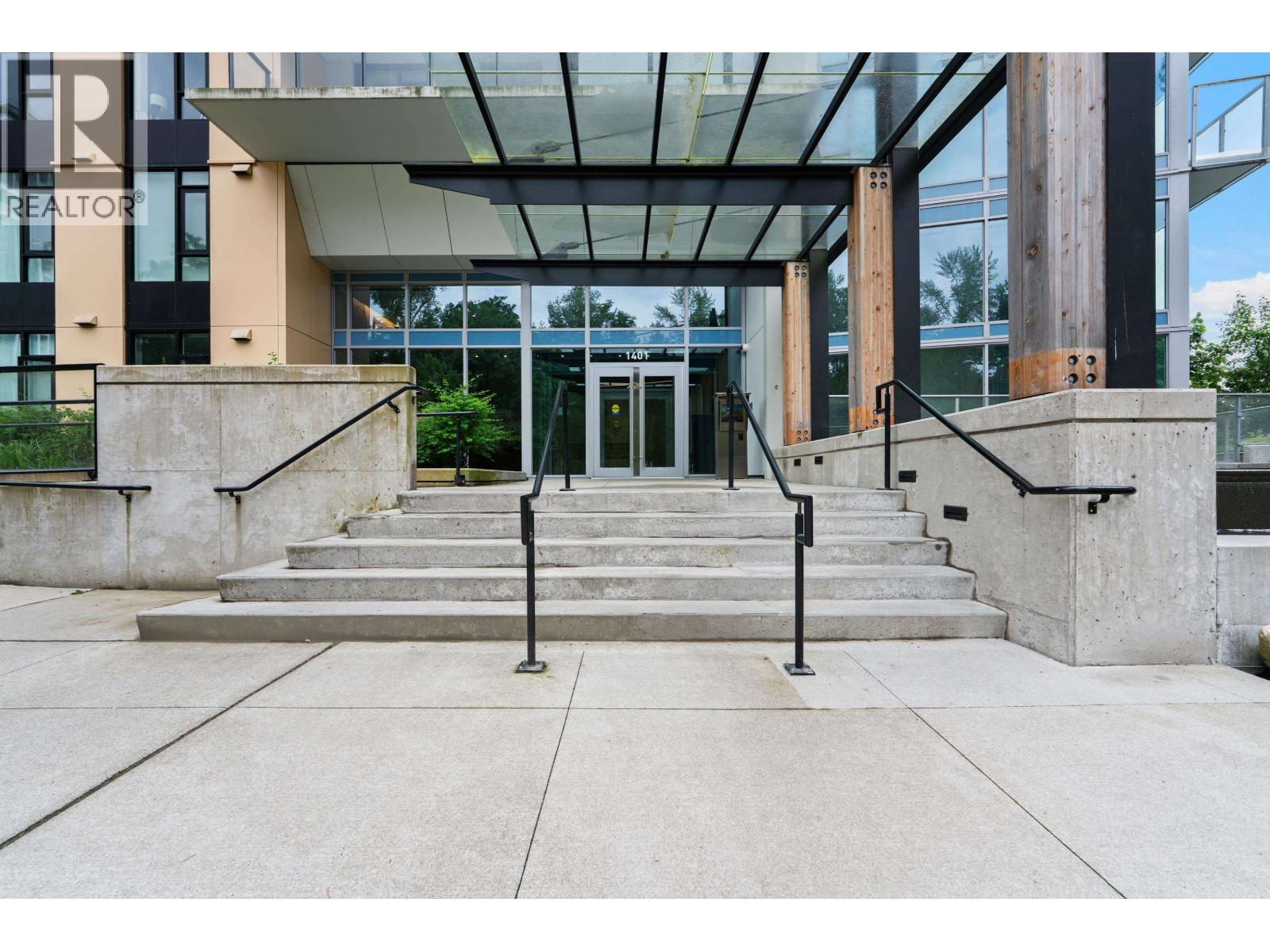 807 1401 HUNTER STREET, North Vancouver