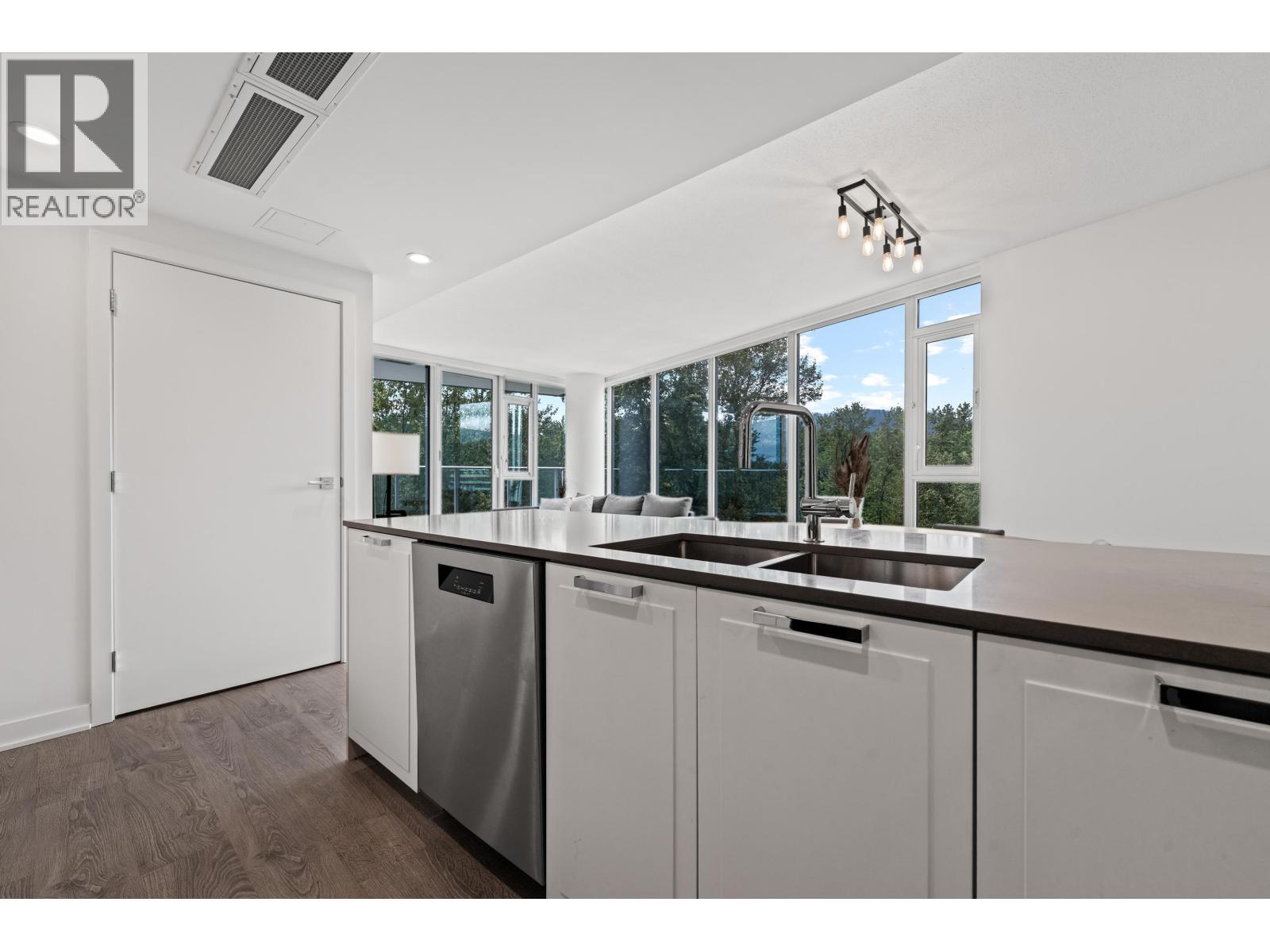 807 1401 HUNTER STREET, North Vancouver
