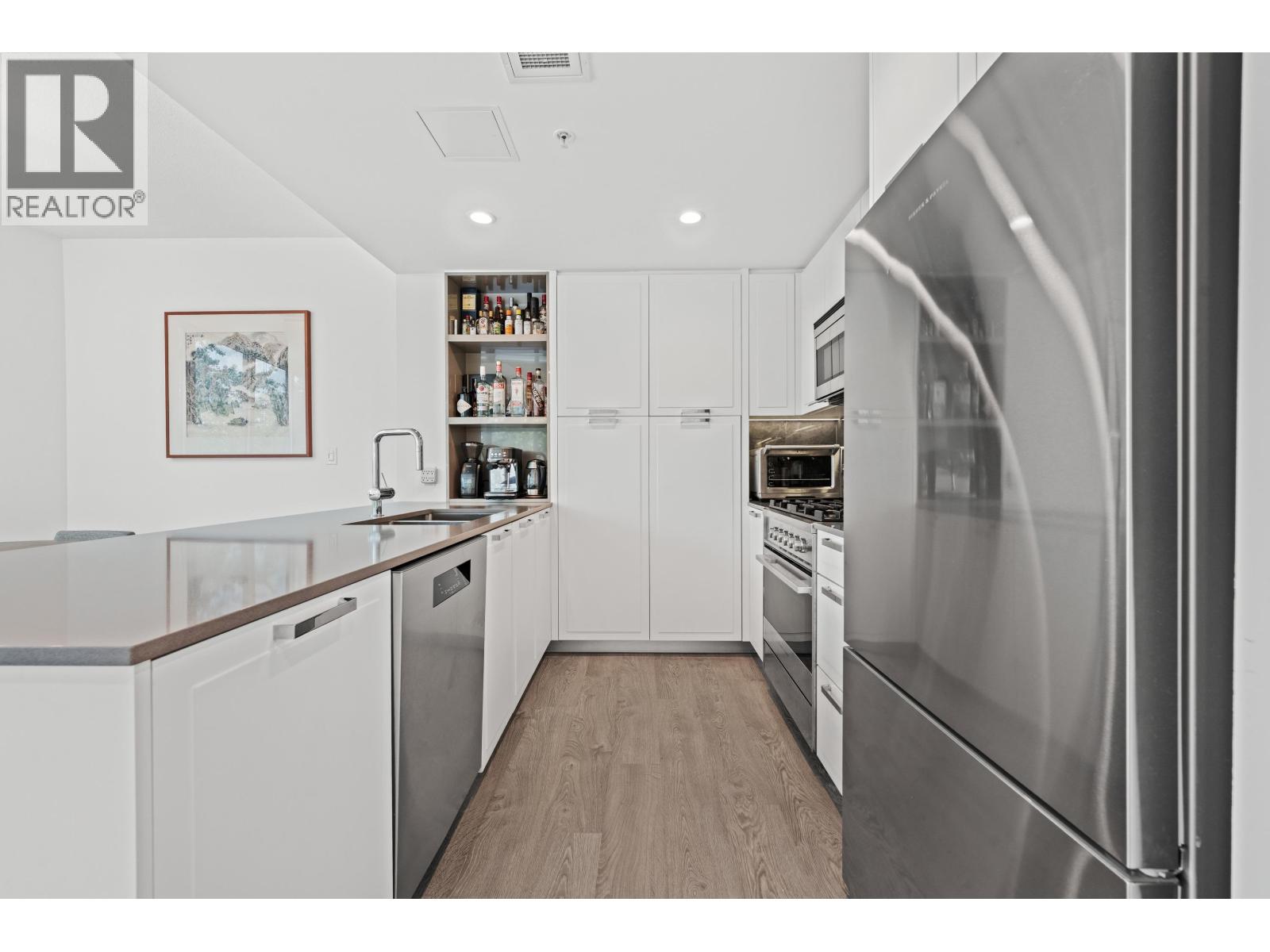 807 1401 HUNTER STREET, North Vancouver
