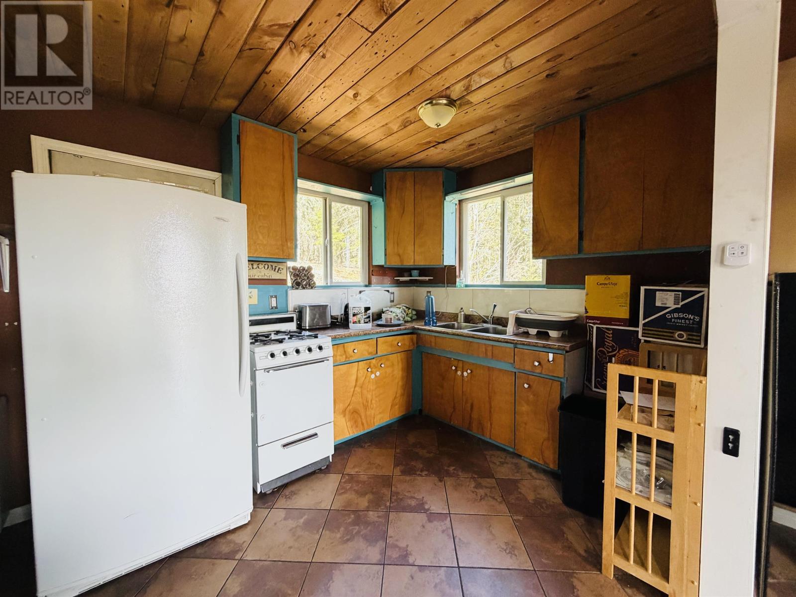 14794 17 HWY - 15