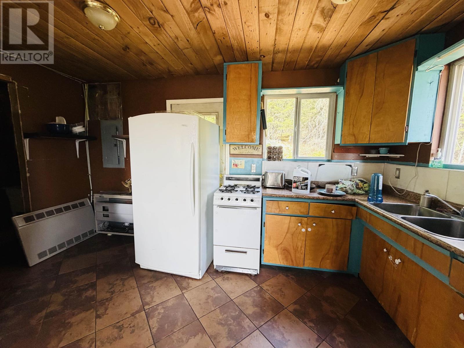 14794 17 HWY - 16