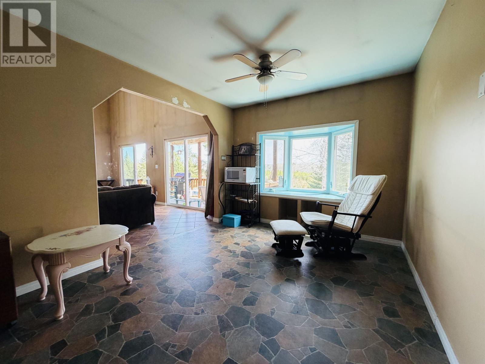 14794 17 HWY - 17