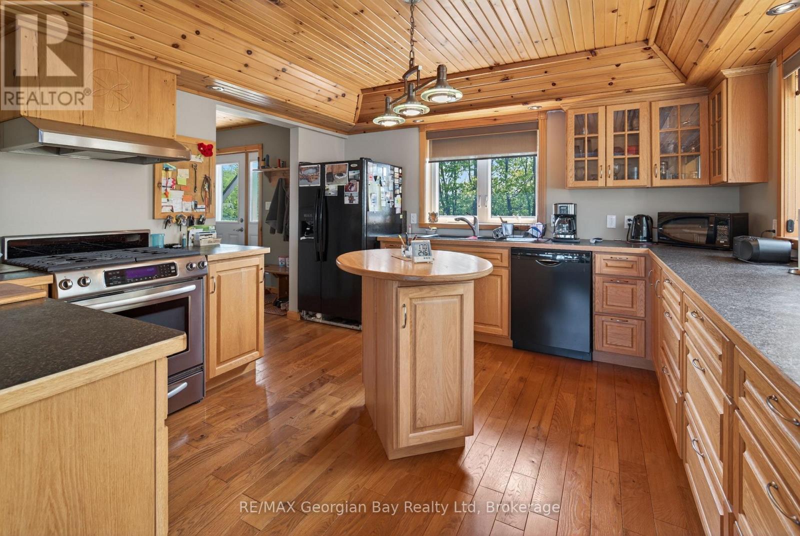 185 PICNIC ISLAND ROAD - 12