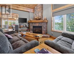 Living room - 185 Picnic Island Road, Georgian Bay, ON L0K1S0 Photo 8