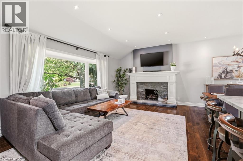 600 DEBORAH Crescent - 3