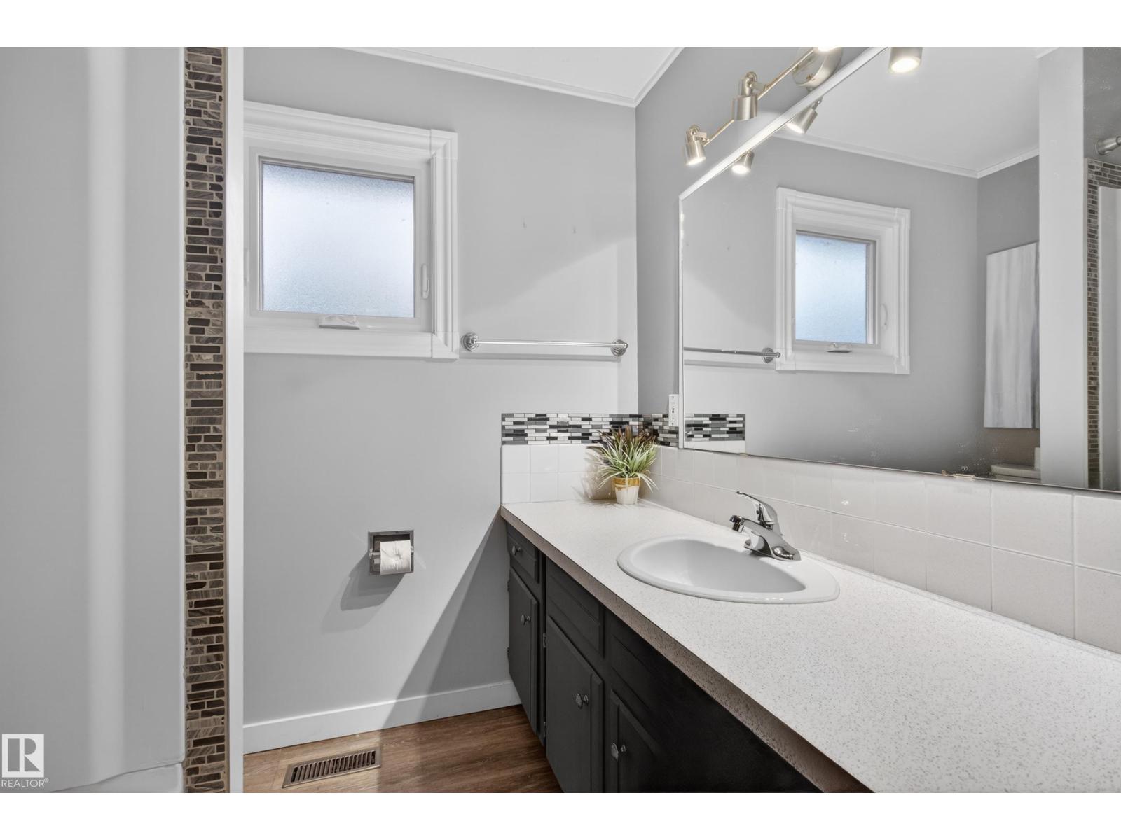 302 FIR ST - 26