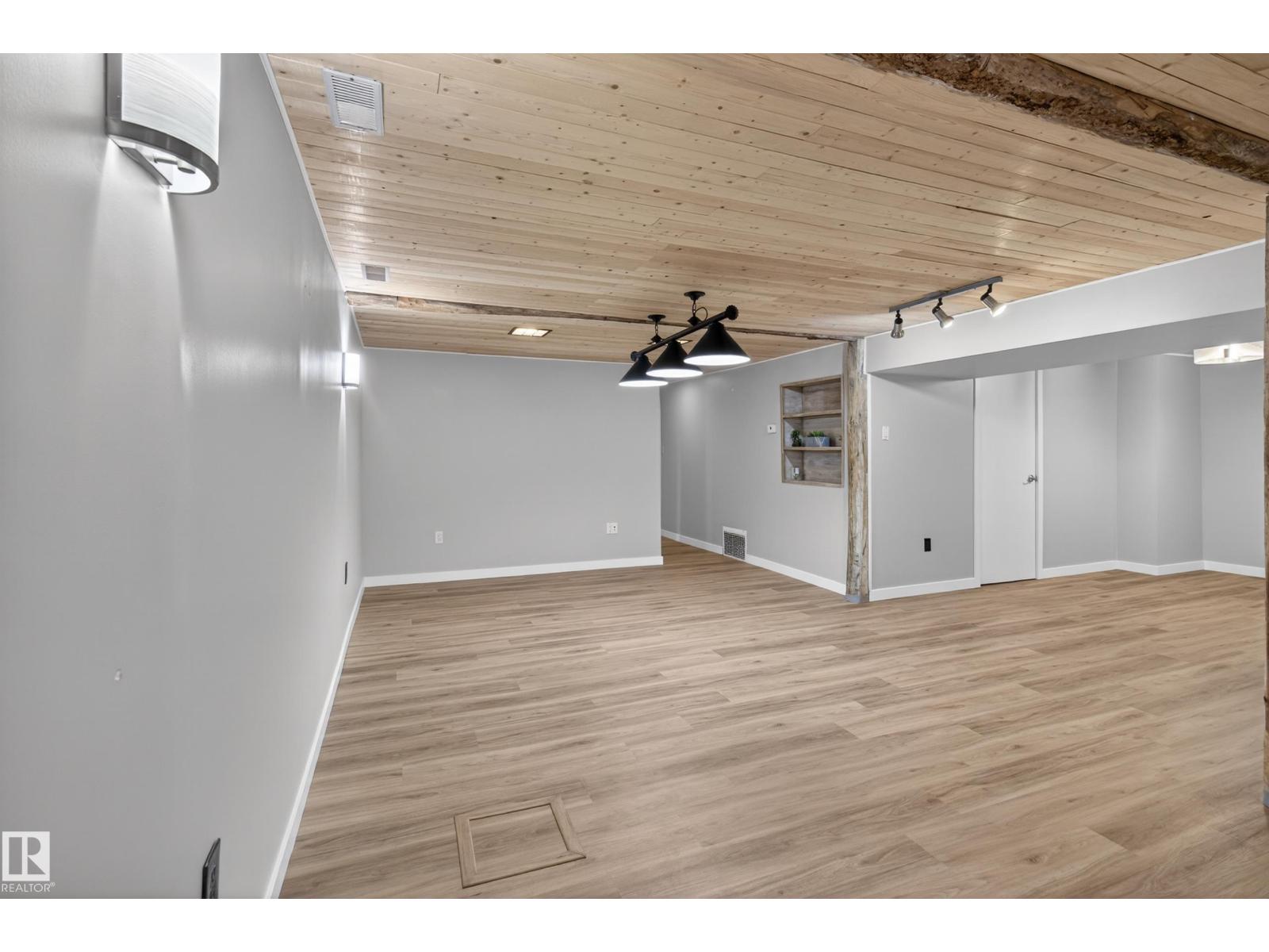 302 FIR ST - 37
