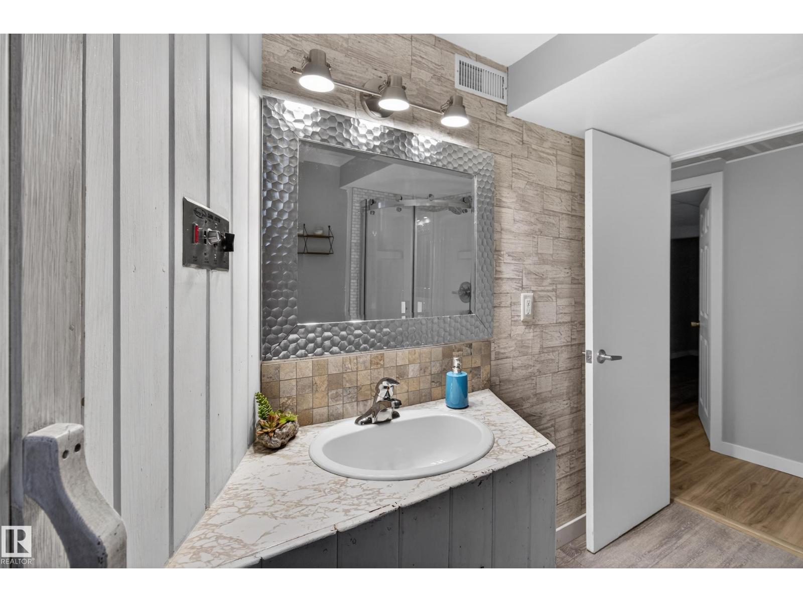 302 FIR ST - 44