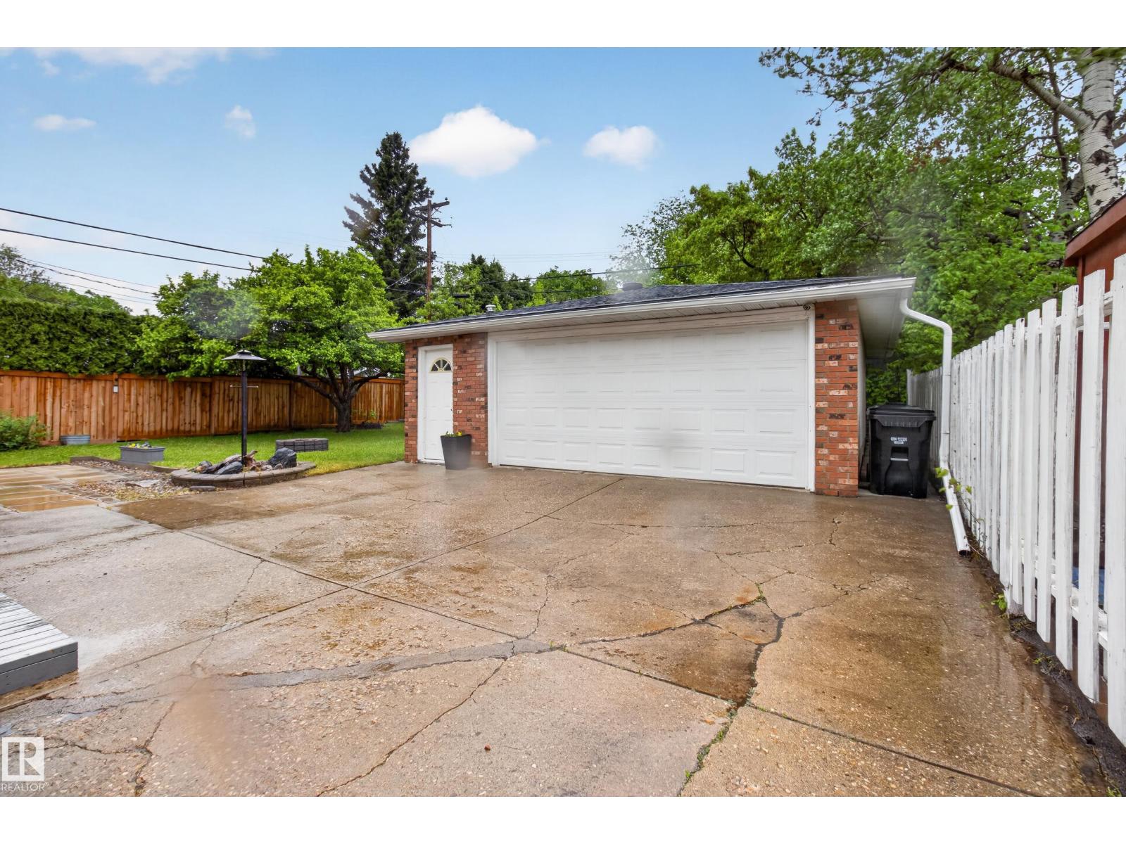 302 FIR ST - 52