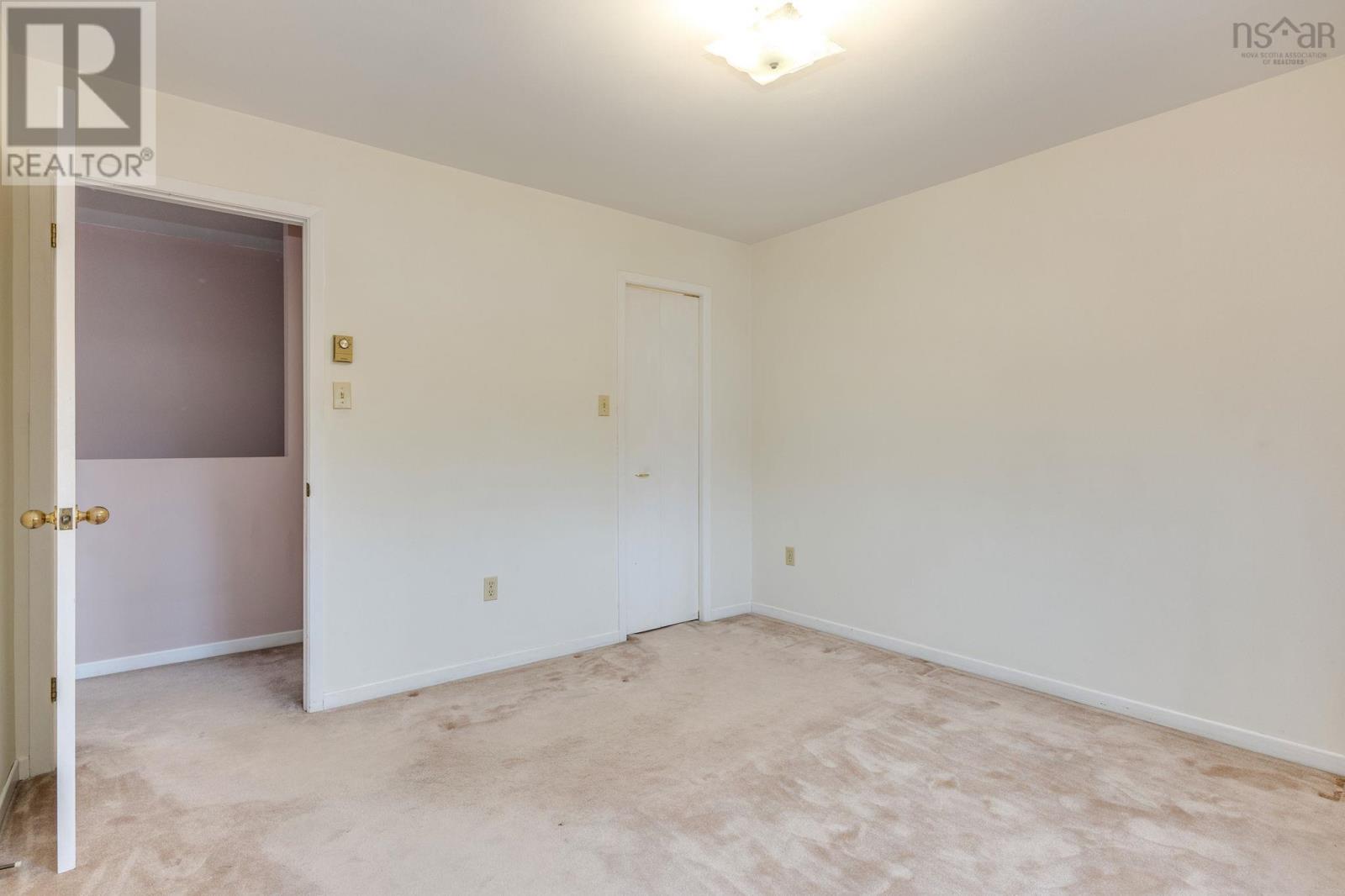 Property 1 of 41 of 124 Waterwheel Crescent