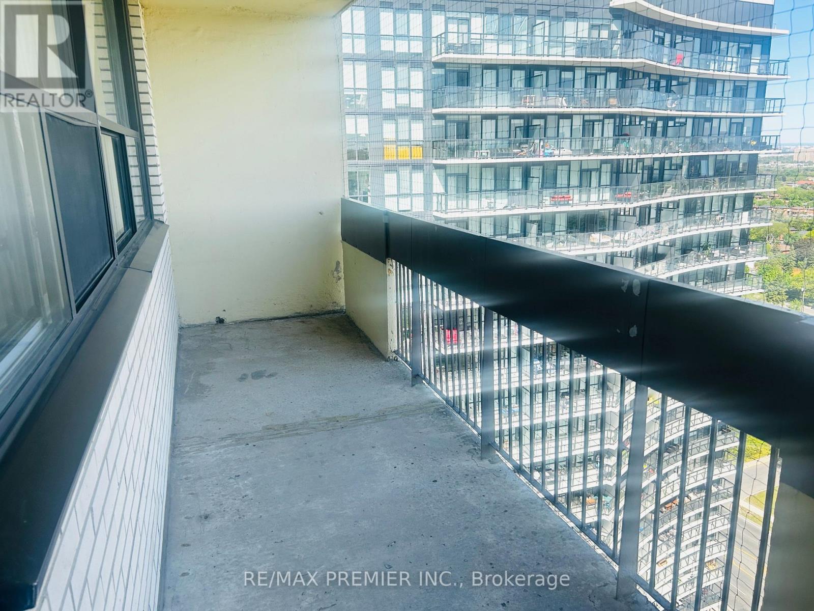 #2004 1455 LAWRENCE AVENUE W - 21