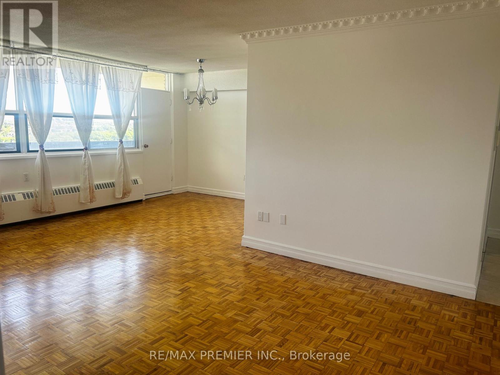 #2004 1455 LAWRENCE AVENUE W - 9