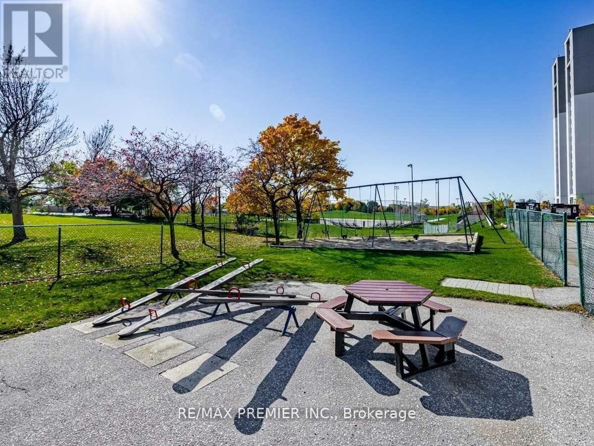 #2004 1455 LAWRENCE AVENUE W - 25