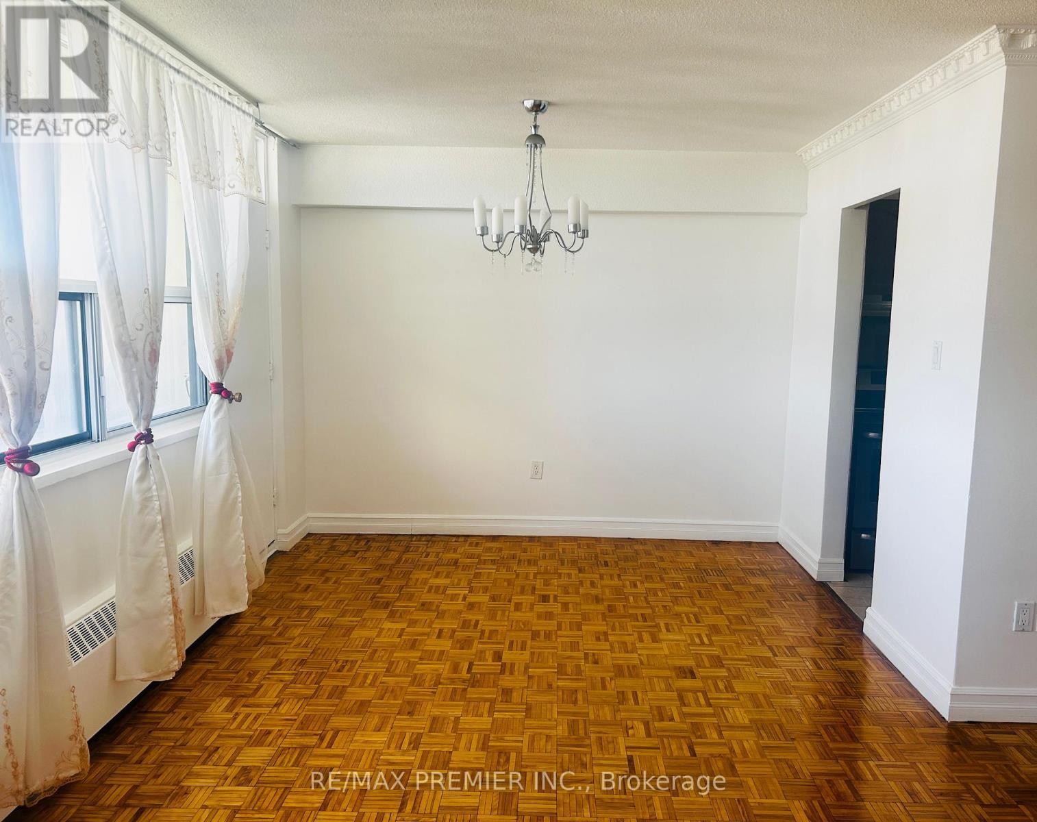 #2004 1455 LAWRENCE AVENUE W - 10