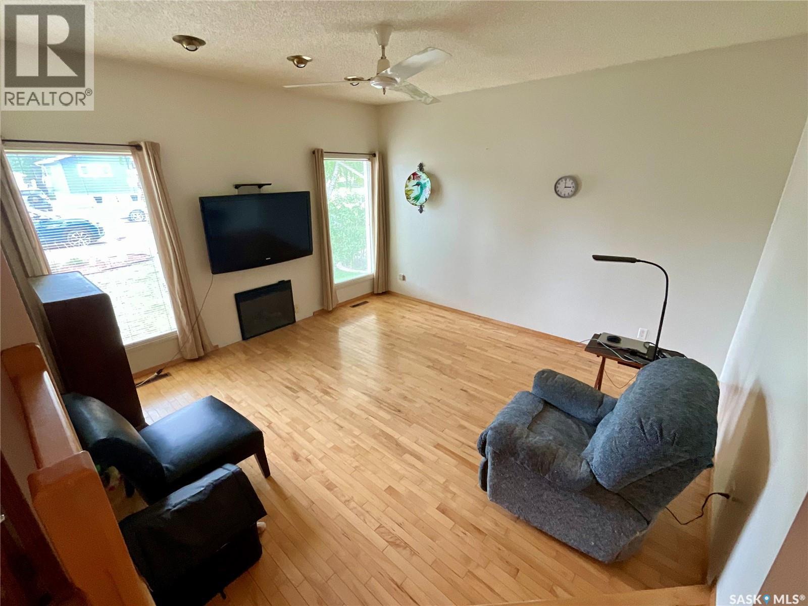 207 7th STREET S - 4