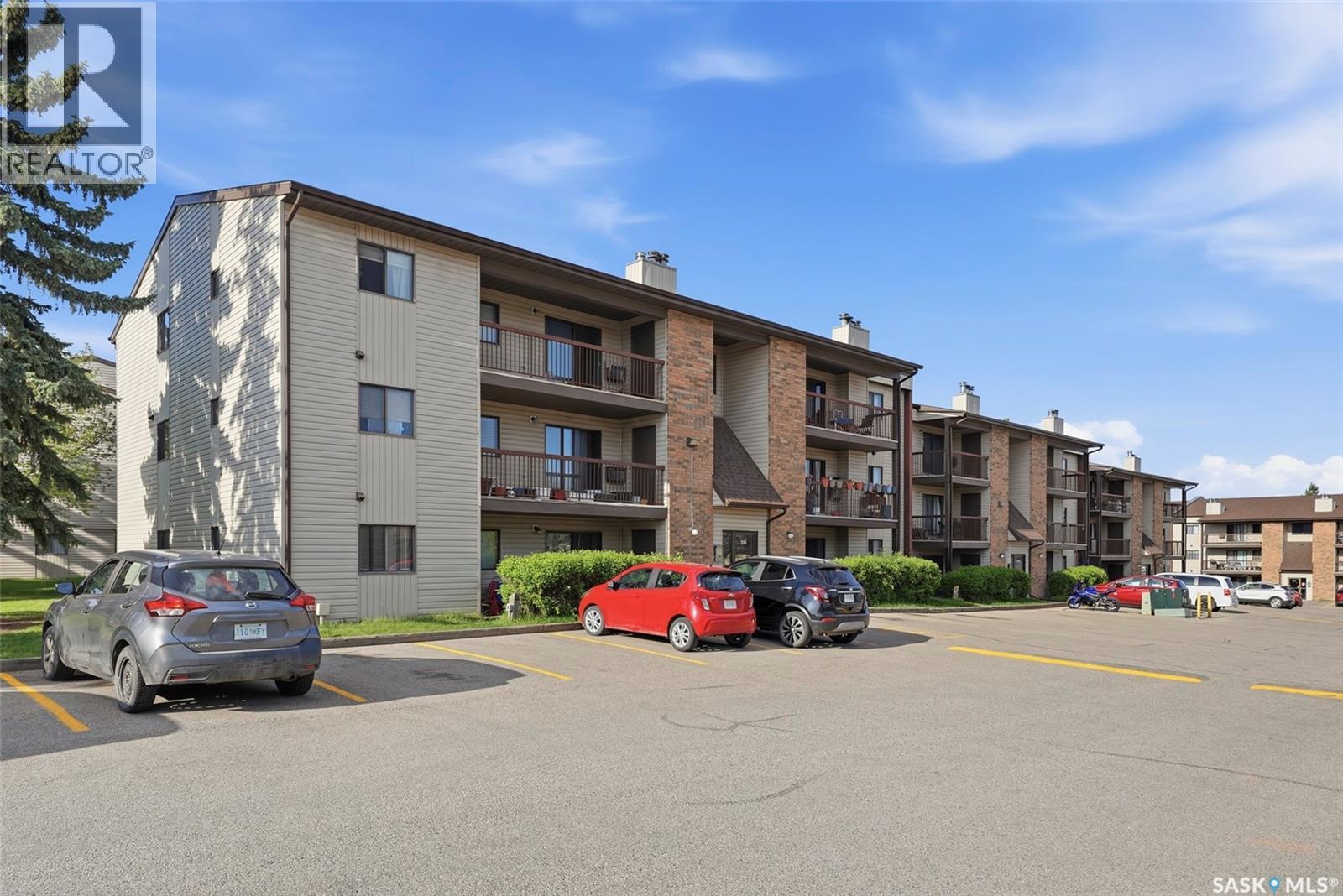 #202 345 Kingsmere BOULEVARD - Image 2