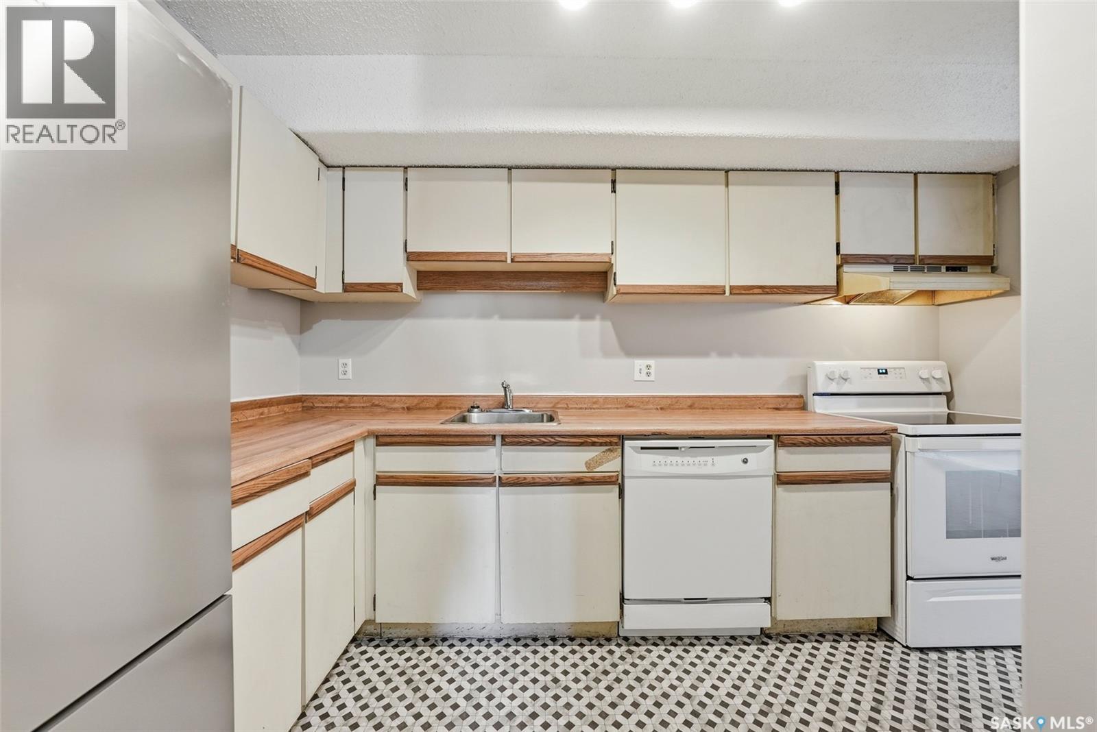 #202 345 Kingsmere BOULEVARD - 6