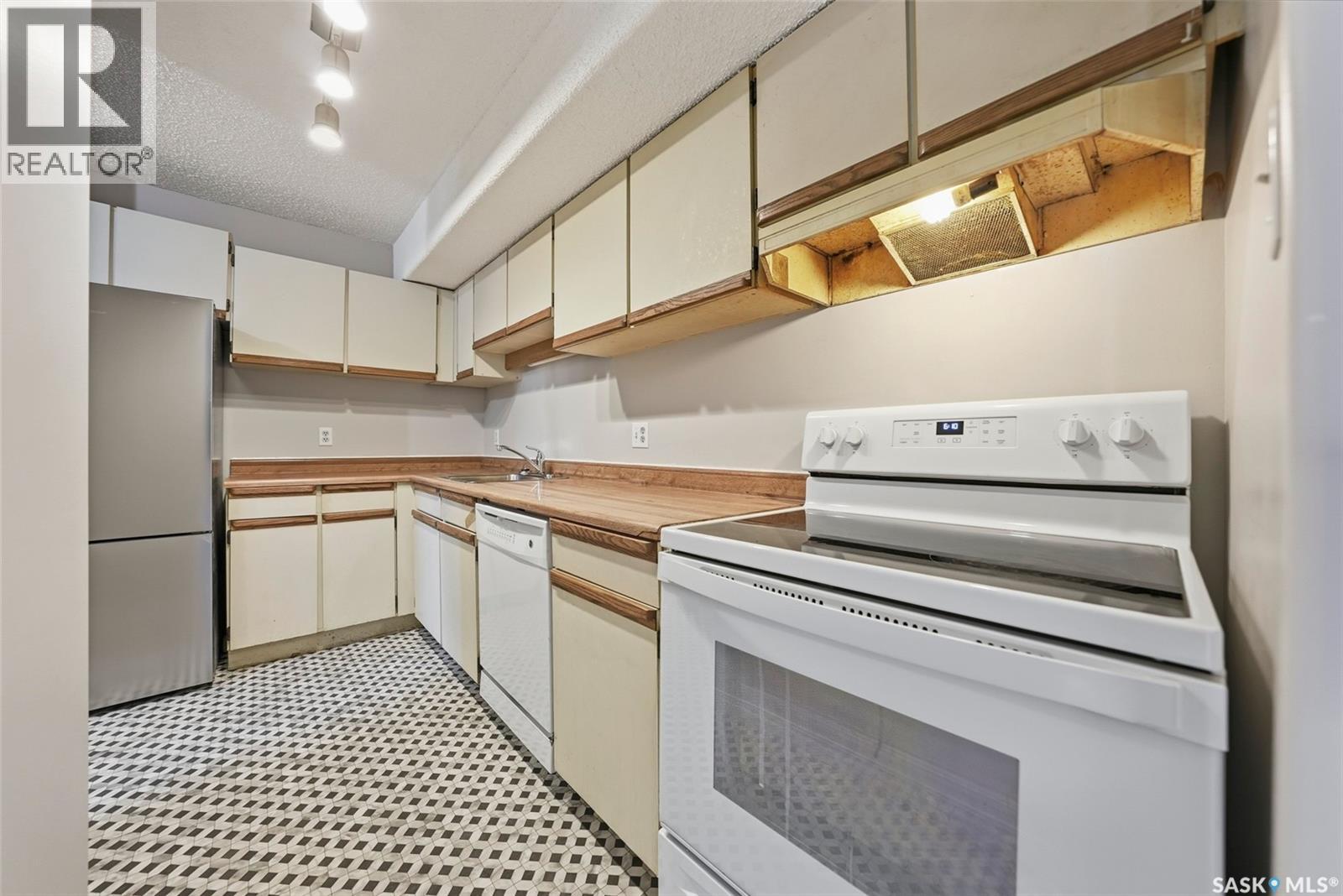 #202 345 Kingsmere BOULEVARD - 7