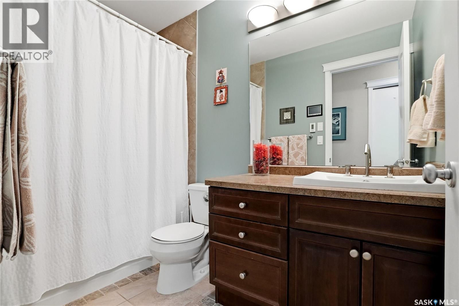 #16 110 Dulmage CRESCENT - 16