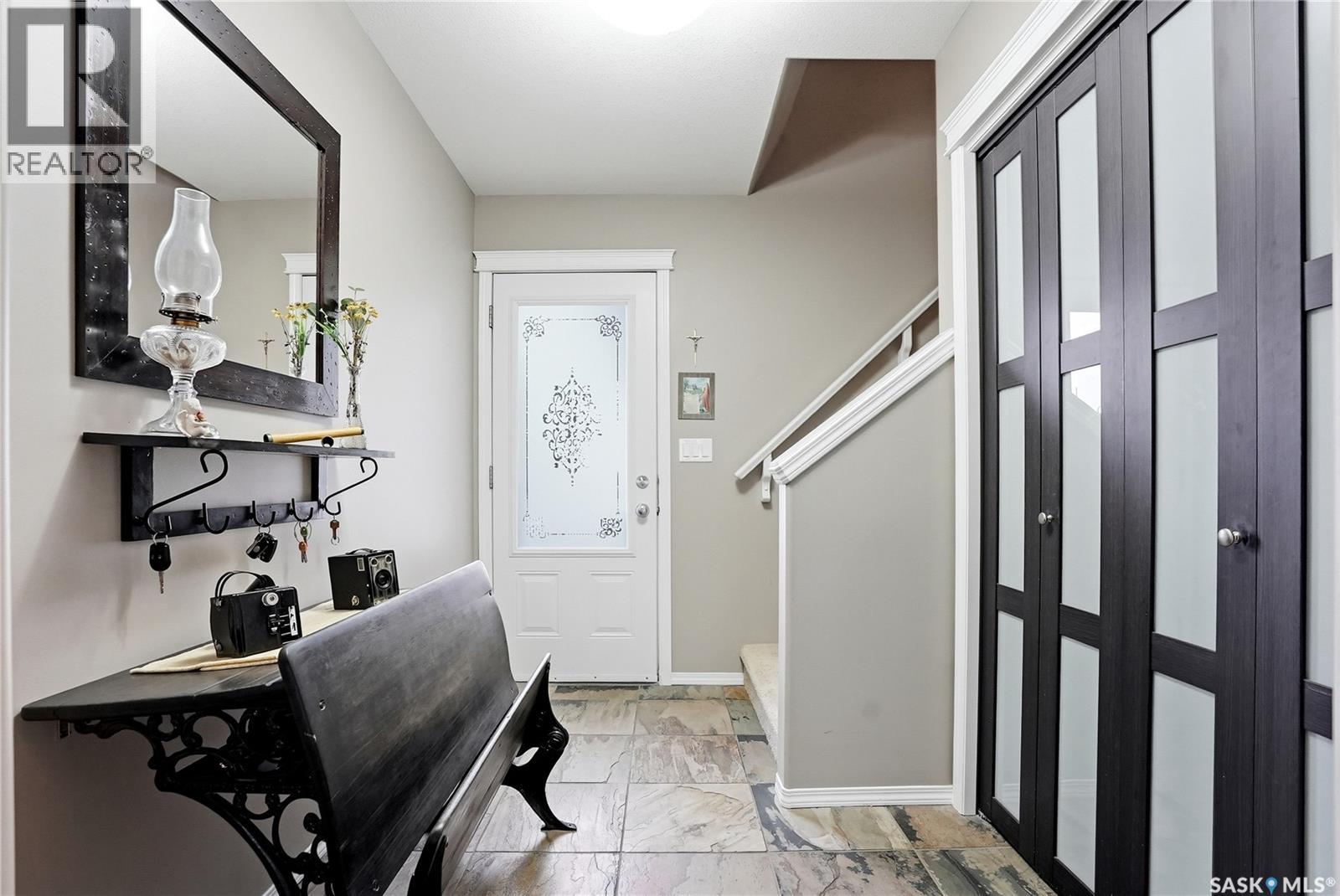 #16 110 Dulmage CRESCENT - 2