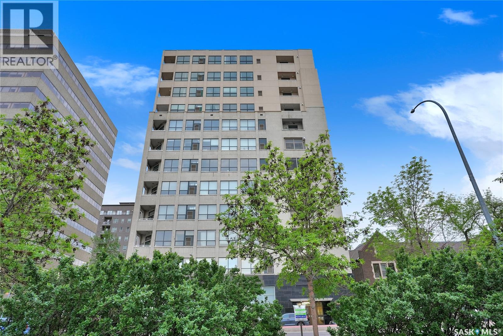 #208 1901 Victoria AVENUE - 1