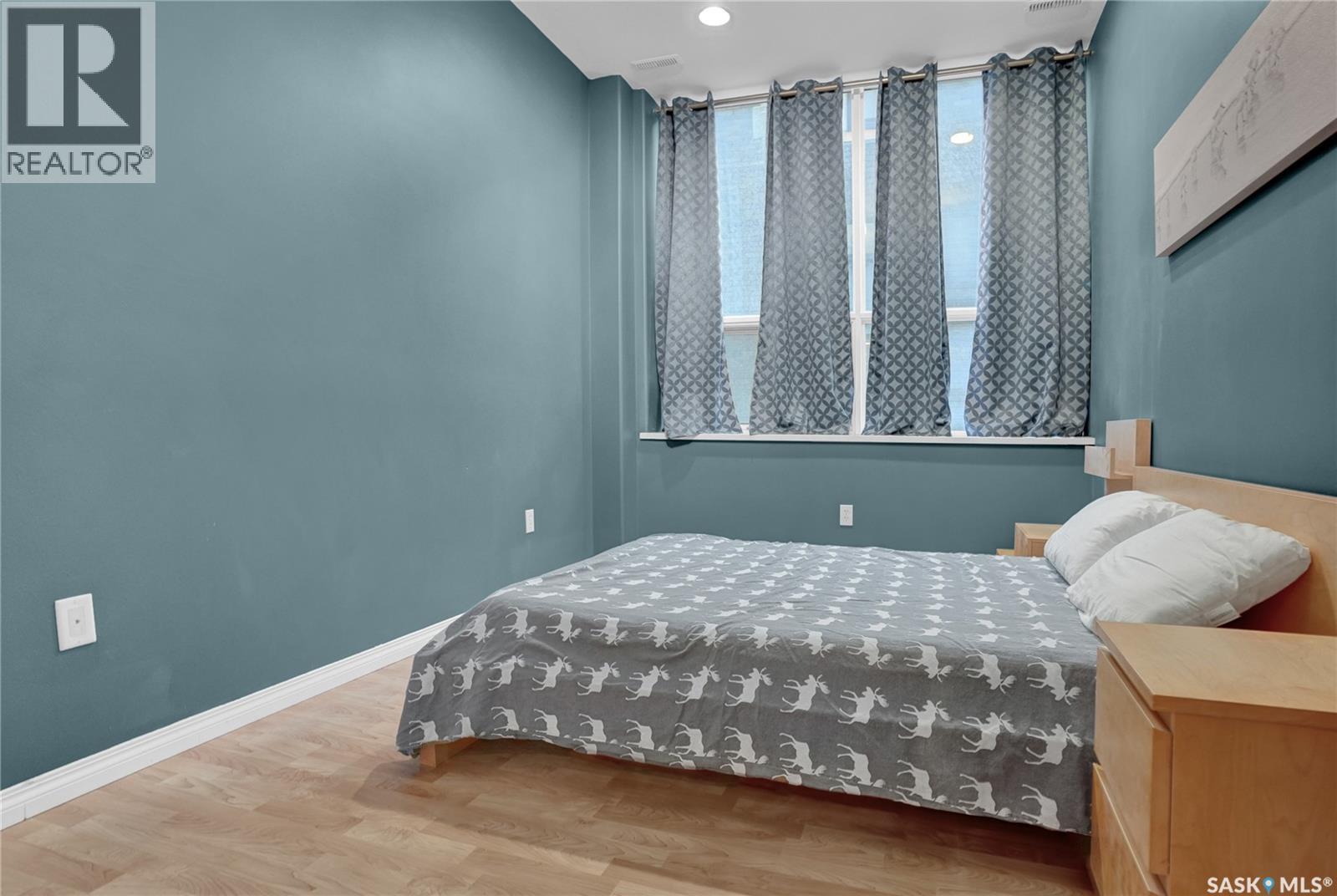 #208 1901 Victoria AVENUE - 17