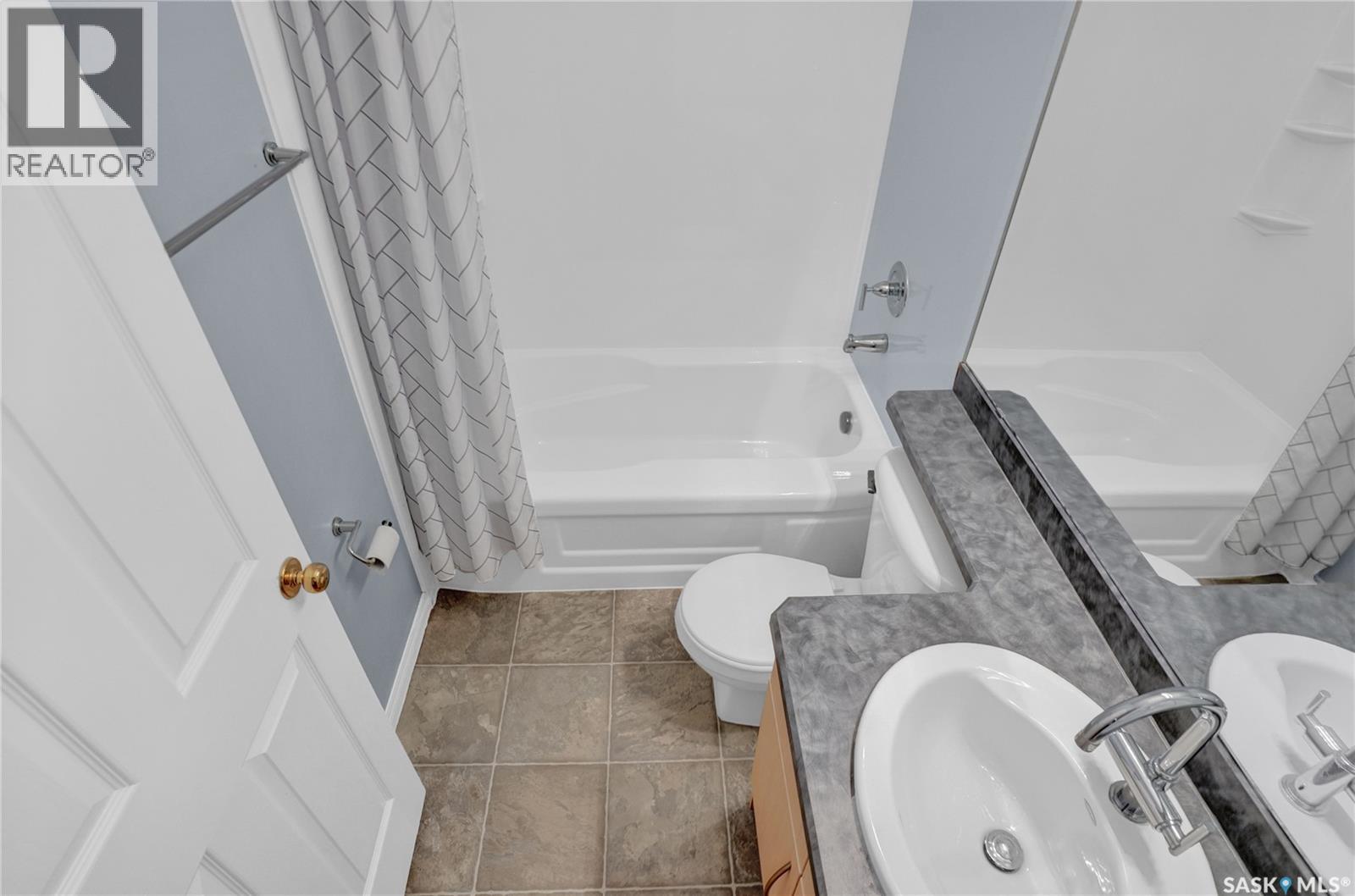#208 1901 Victoria AVENUE - 24