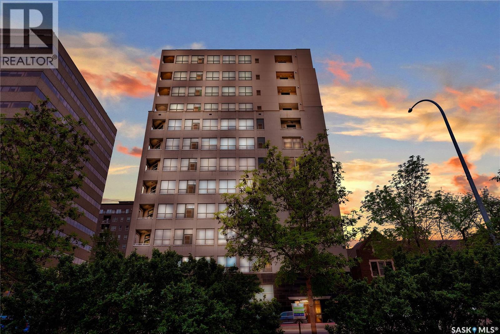 #208 1901 Victoria AVENUE - 27