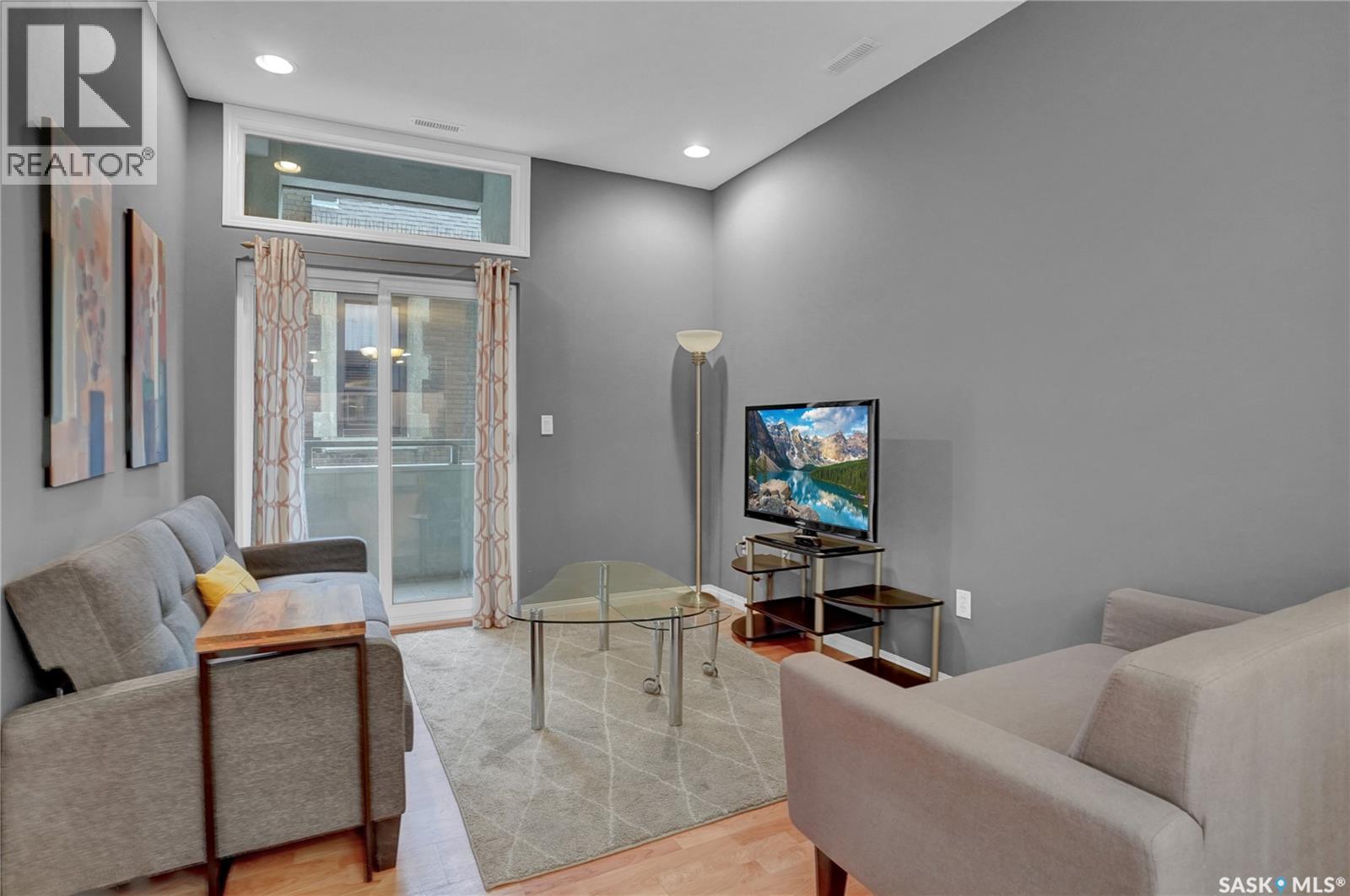 #208 1901 Victoria AVENUE - 8