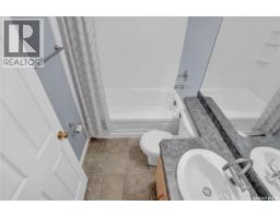 208 1901 Victoria Avenue, Regina, SK S4P3R4 Photo 24