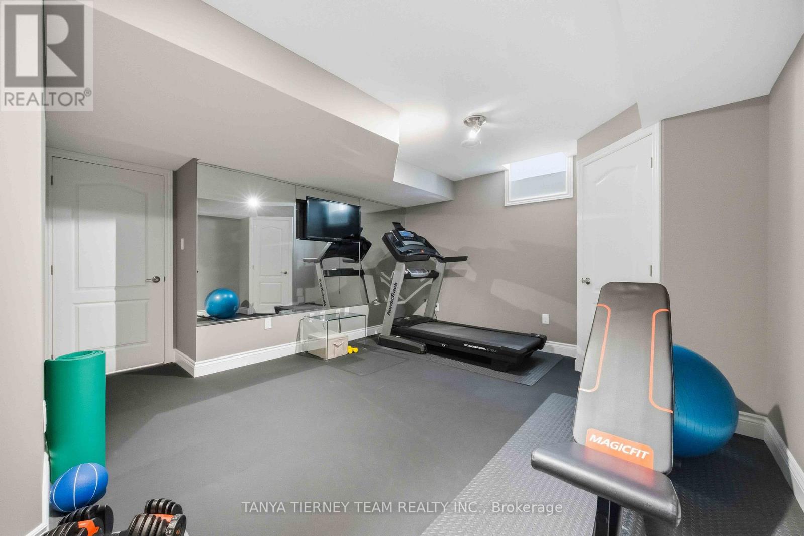 25 MONTANA CRESCENT - 40