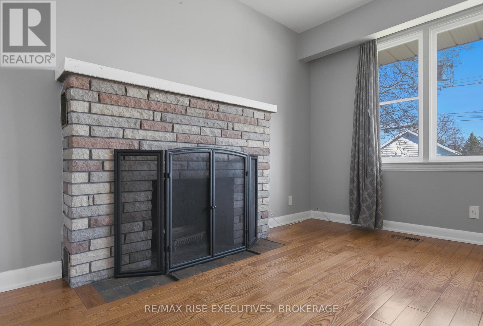 7 BENJAMIN STREET - 12