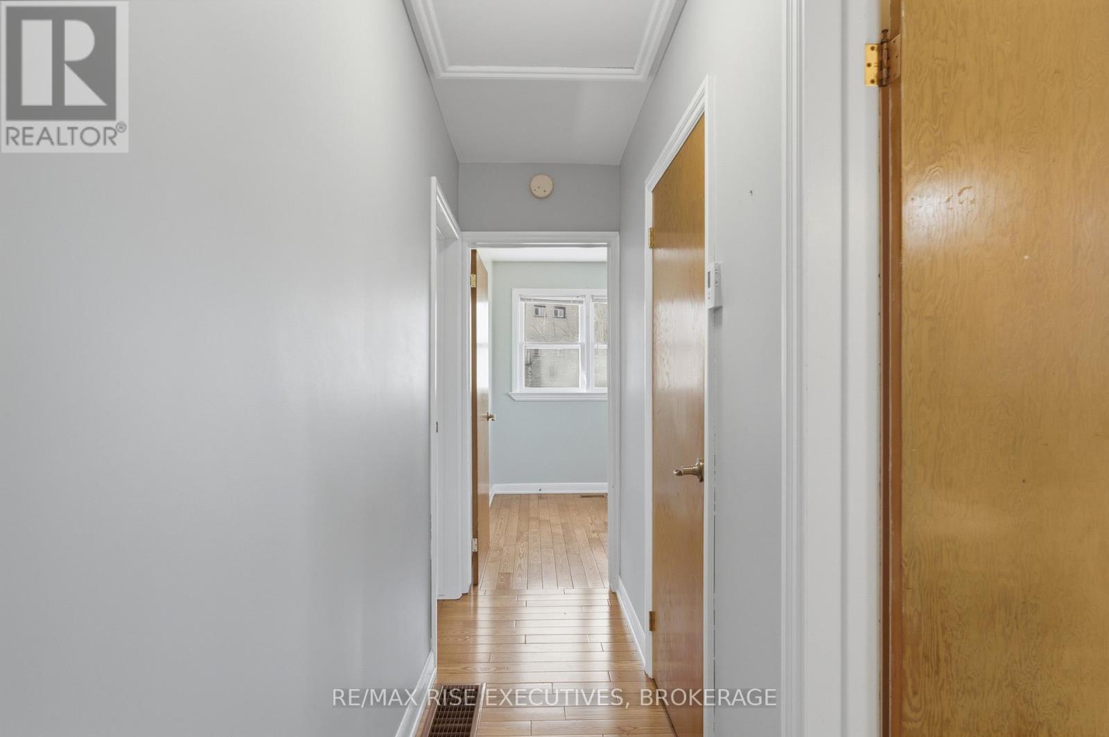 7 BENJAMIN STREET - 16
