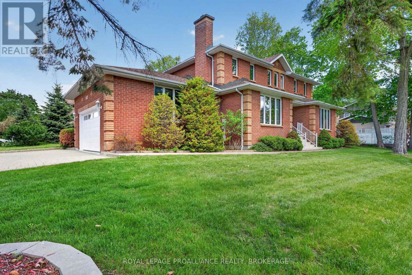 542 RANKIN CRESCENT - 1