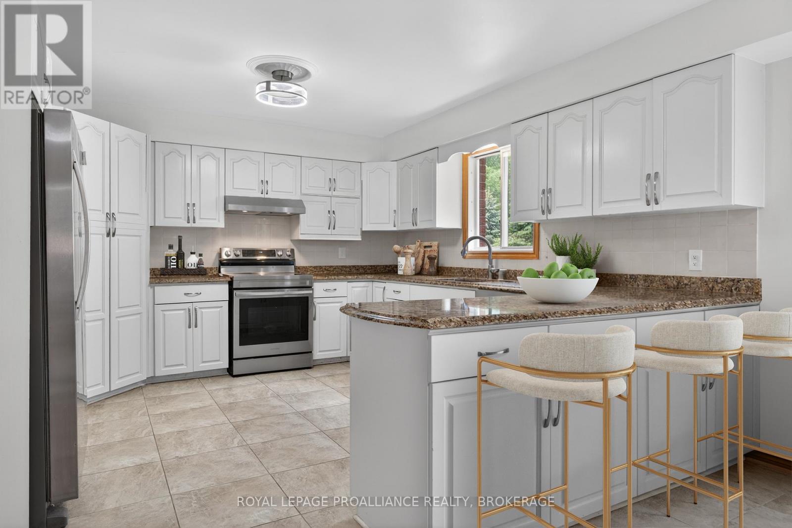 542 RANKIN CRESCENT - 13