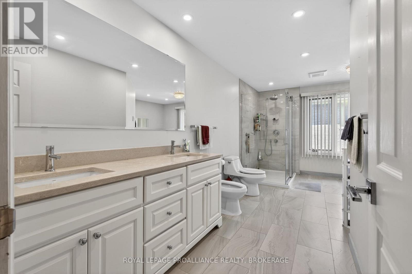 542 RANKIN CRESCENT - 23