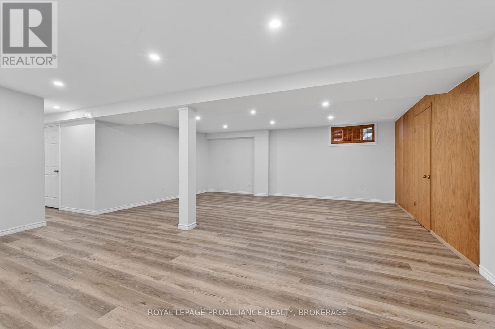542 RANKIN CRESCENT - 33
