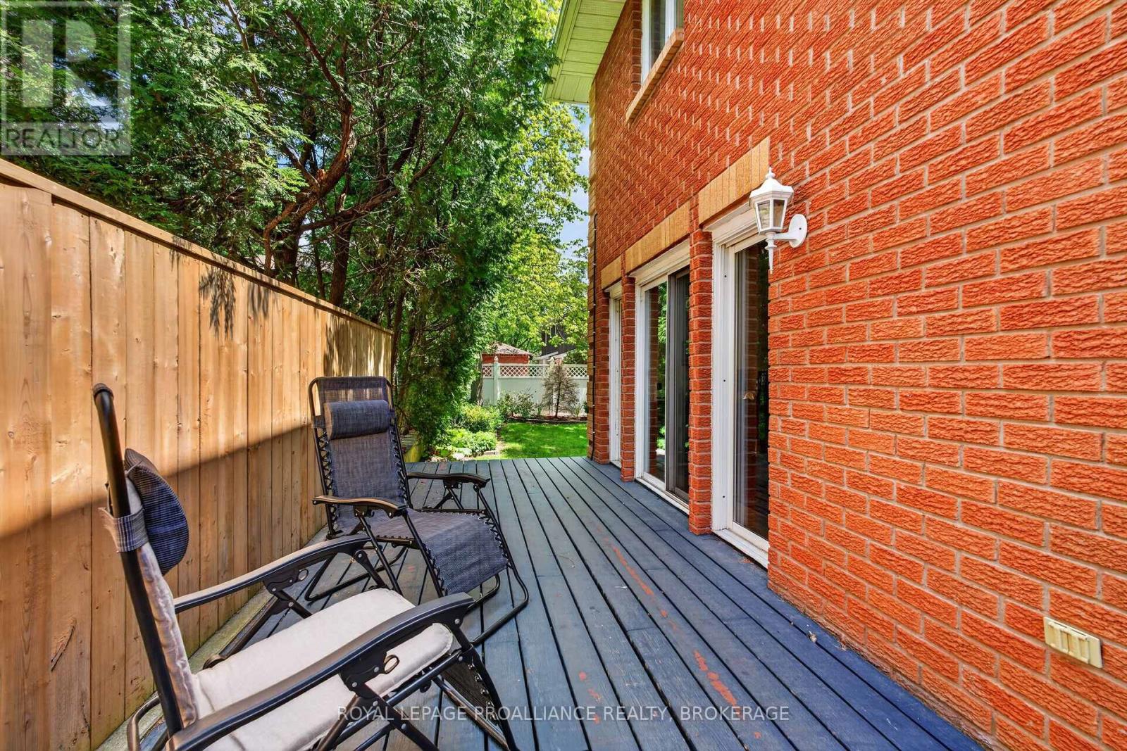 542 RANKIN CRESCENT - 38