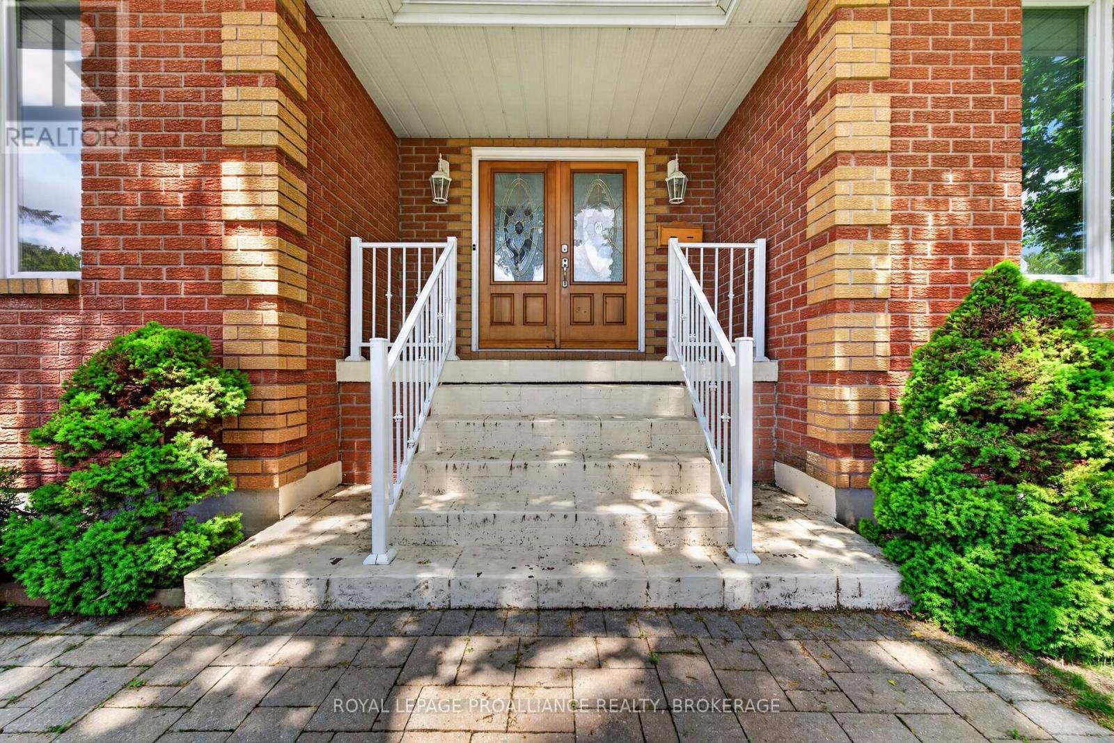 542 RANKIN CRESCENT - 4