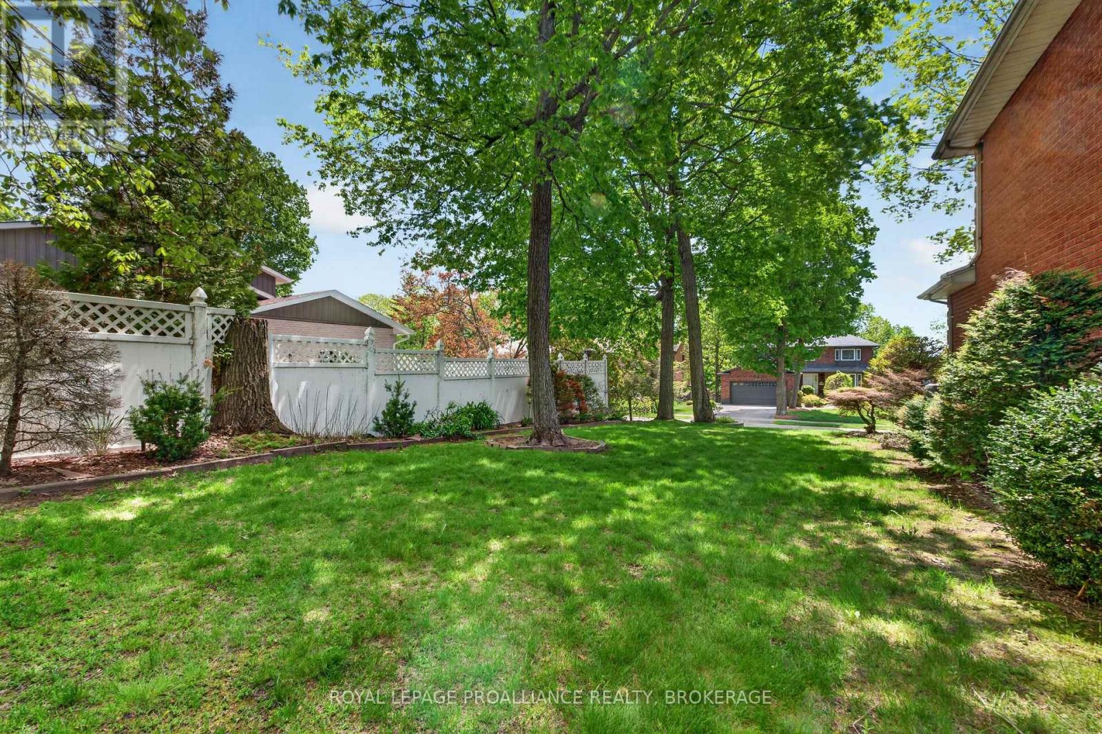 542 RANKIN CRESCENT - 40
