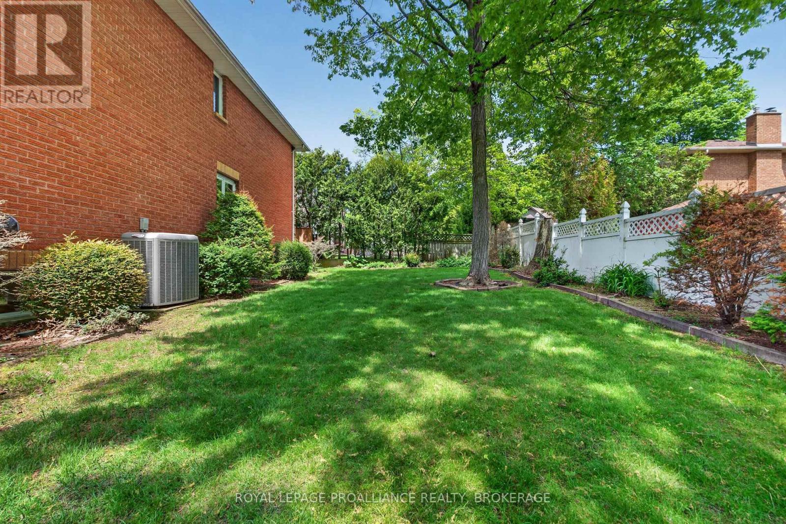 542 RANKIN CRESCENT - 41