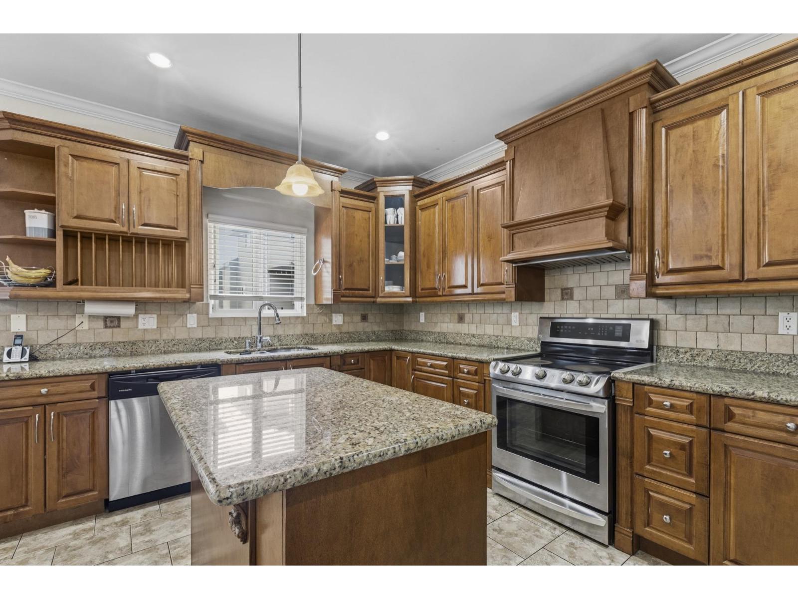 7 Bed, 5 Bath House for Sale in Surrey – 14732 71A AVENUE, Surrey - Image 15