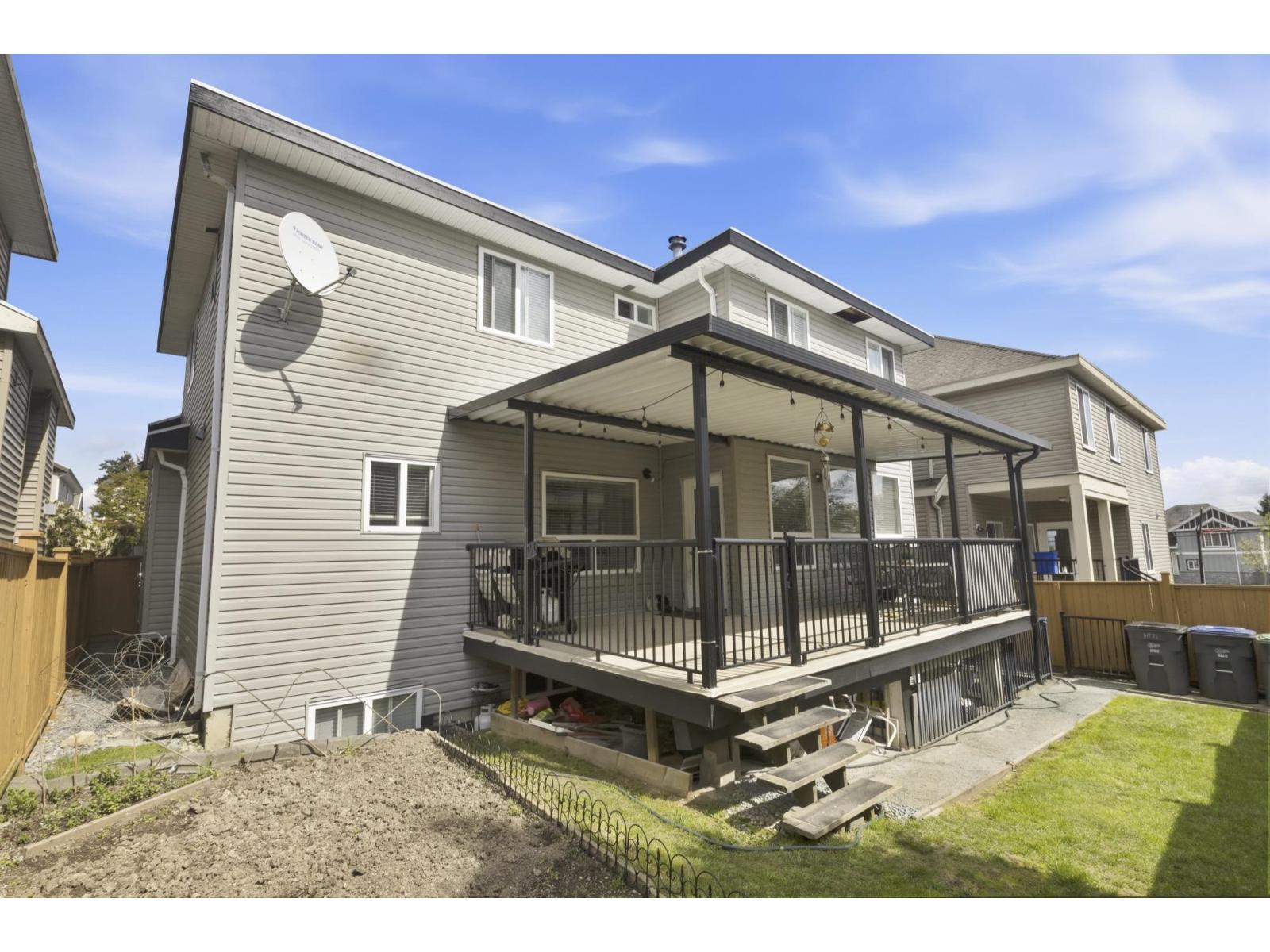 7 Bed, 5 Bath House for Sale in Surrey – 14732 71A AVENUE, Surrey - Image 11